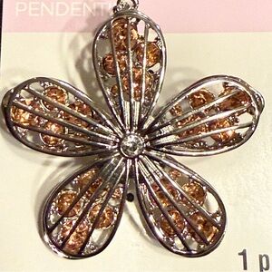 NEW Elegant Chunky Silver Flower Brooch